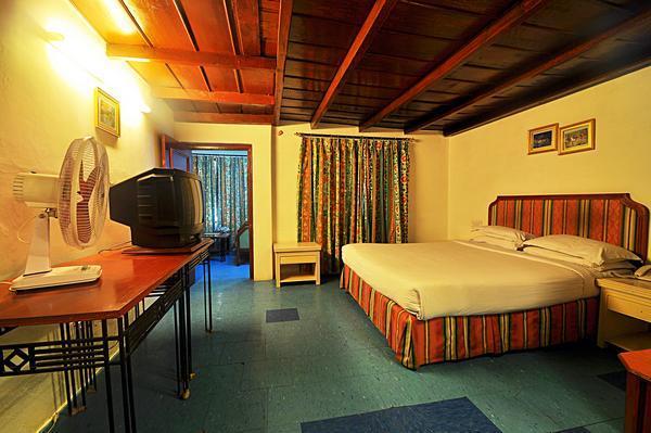 Classic The Mall - Lake Facing